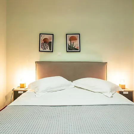 Aris123 By Smart Cozy - In The Heart Of - 5 Minutes From Metro - Available 24hr 3* Atina