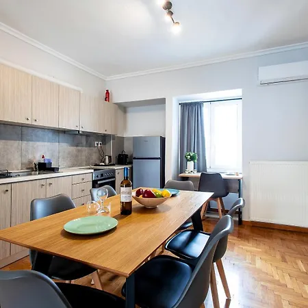 Aparthotel Aris123 By Smart Cozy - In The Heart Of - 5 Minutes From Metro - Available 24hr